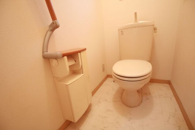 トイレ　※別室の参考写真の為、現況優先です。