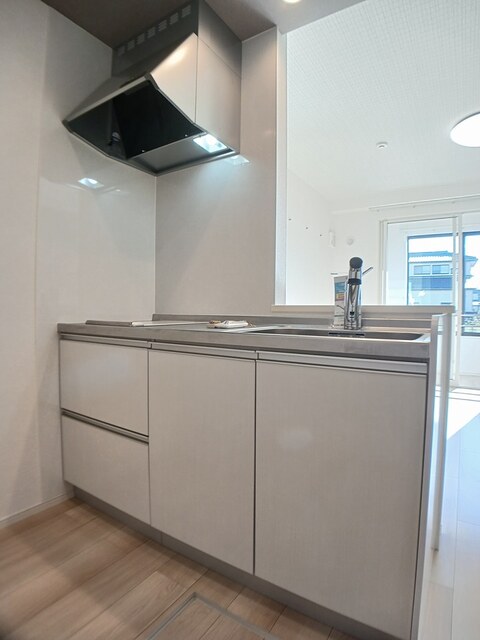 キッチン　システムキッチンはIHヒーター付き