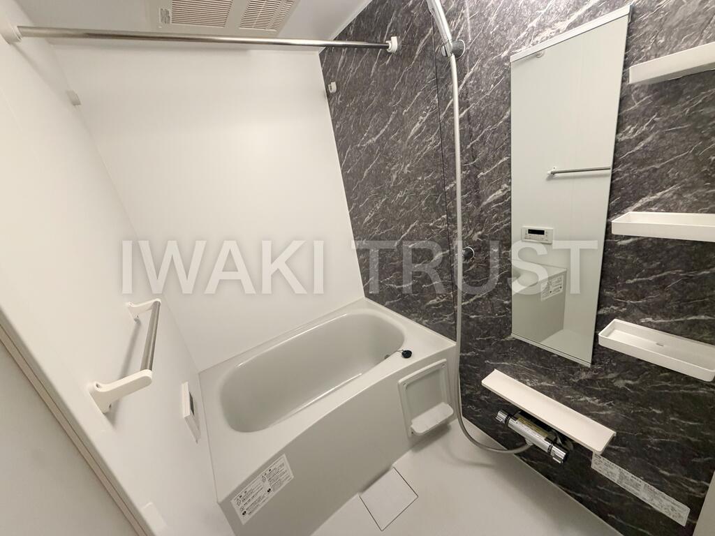 バス・シャワールーム　※同型タイプ参考写真