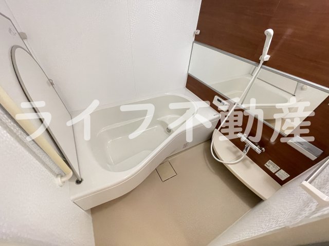 バス・シャワールーム　落ち着いた空間のお風呂です