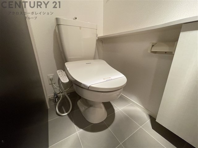 トイレ　温水洗浄暖房便座ついてます♪