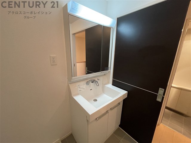 洗面設備　洗髪洗面化粧台付きです