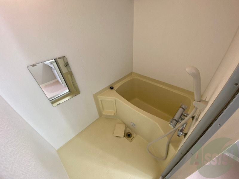 バス・シャワールーム　お風呂になります。一日の疲れを癒してくださいね。