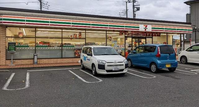 コンビニ　セブンイレブン袖ケ浦蔵波台２丁（コンビニ）まで300m
