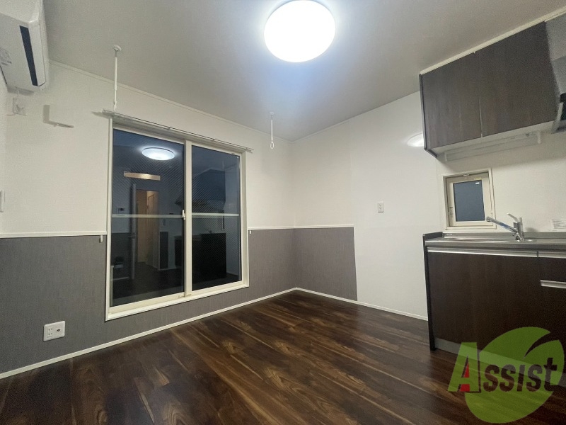 居室・リビング　リビングは日当たりが良さそうで、清潔感があります。