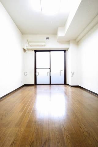 居室・リビング　約７帖の洋室