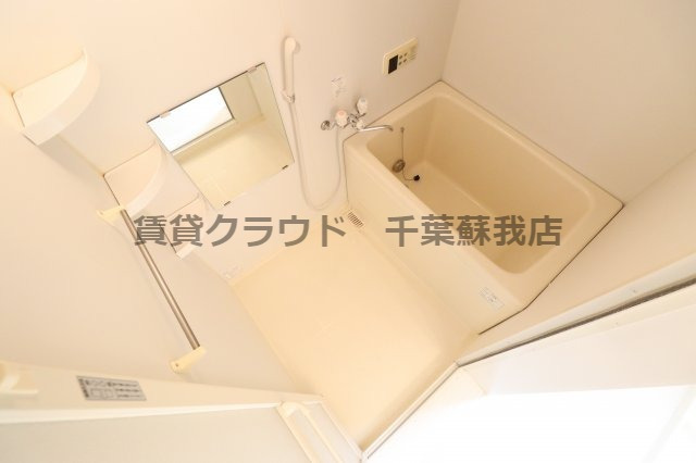 バス・シャワールーム　コンパクトで使いやすいお風呂です