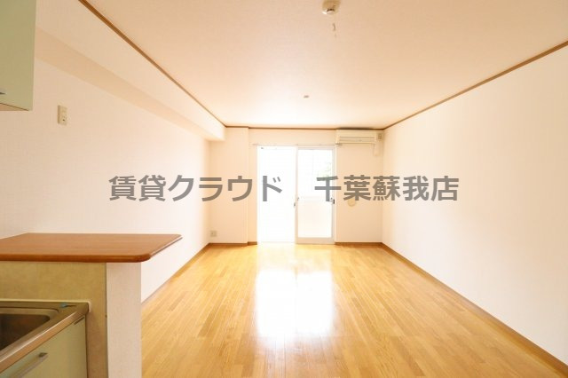 居室・リビング　こちらの居間で趣味の時間をお楽しみください