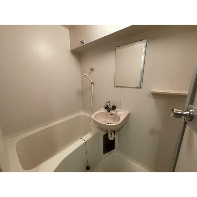 バス・シャワールーム　別部屋の写真です。