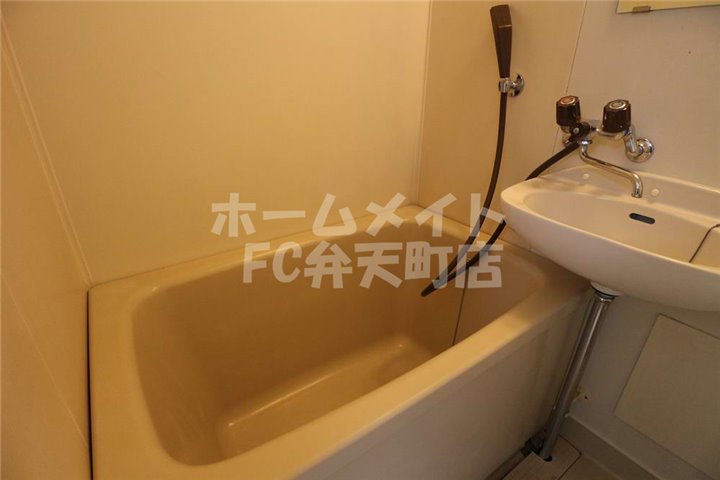 バス・シャワールーム　落ち着いた空間のお風呂です