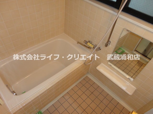 バス・シャワールーム　別号室の参考写真です。