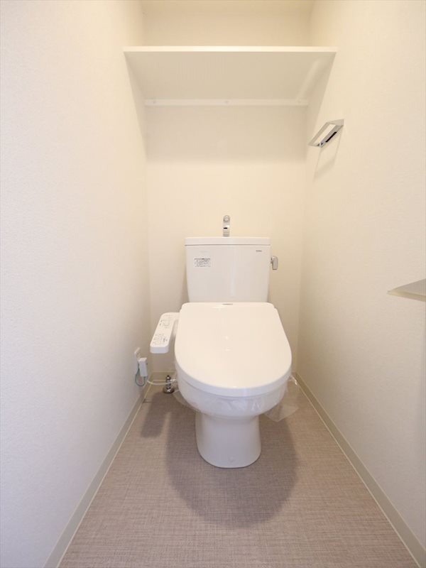 トイレ　温水洗浄暖房便座付トイレ