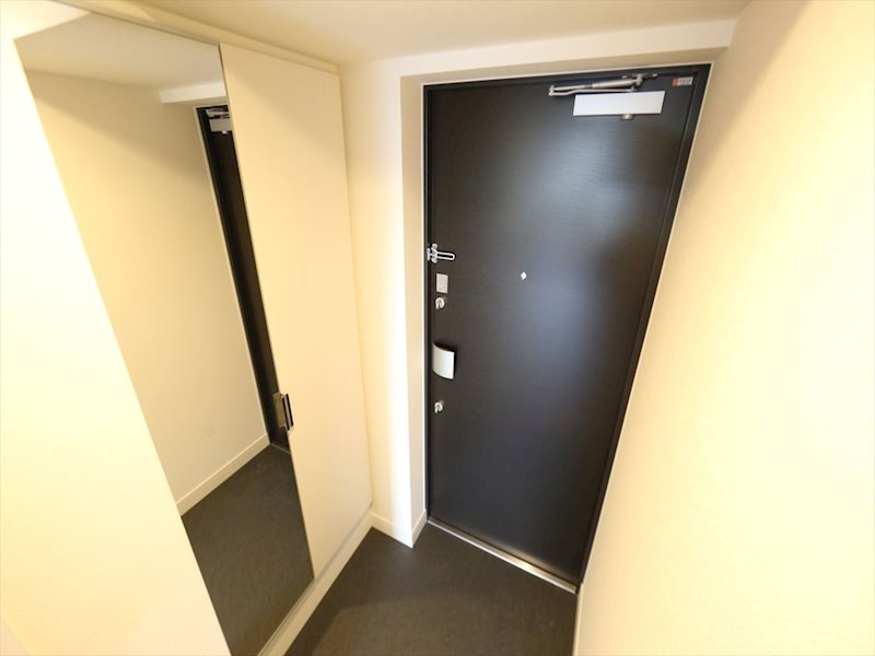 玄関　玄関　シューズボックス付（収納充実してます）