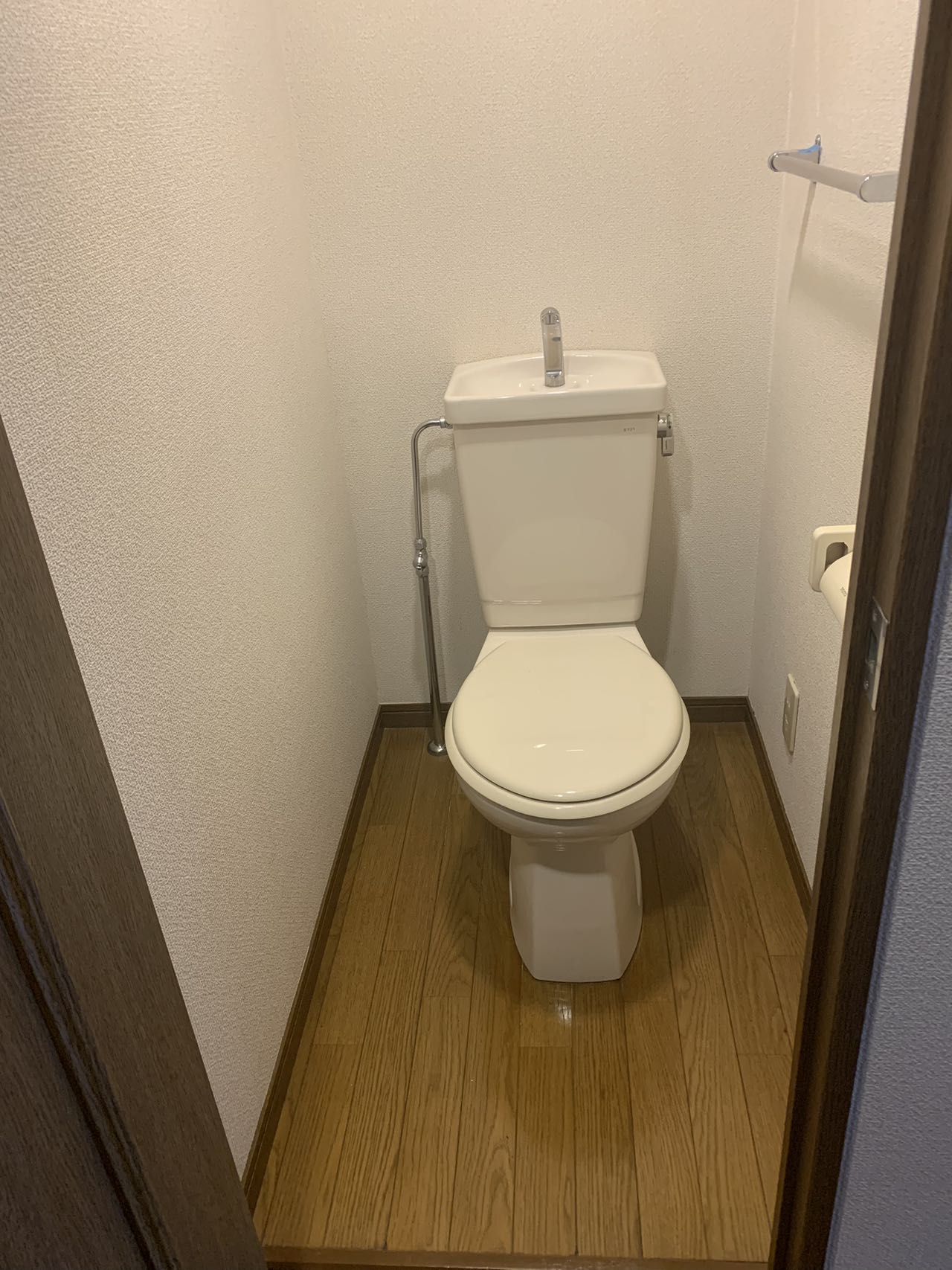 トイレ　写真は別号室です。現況優先になります。