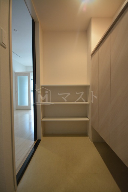 玄関　同物件別部屋参考写真