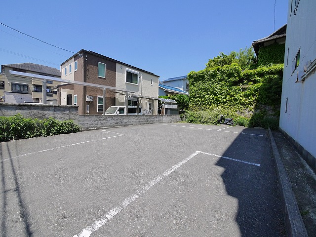 駐車場　車をお持ちの方に嬉しい駐車場付きの物件です