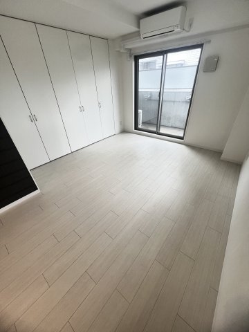 トイレ　落ち着いた色調のトイレです