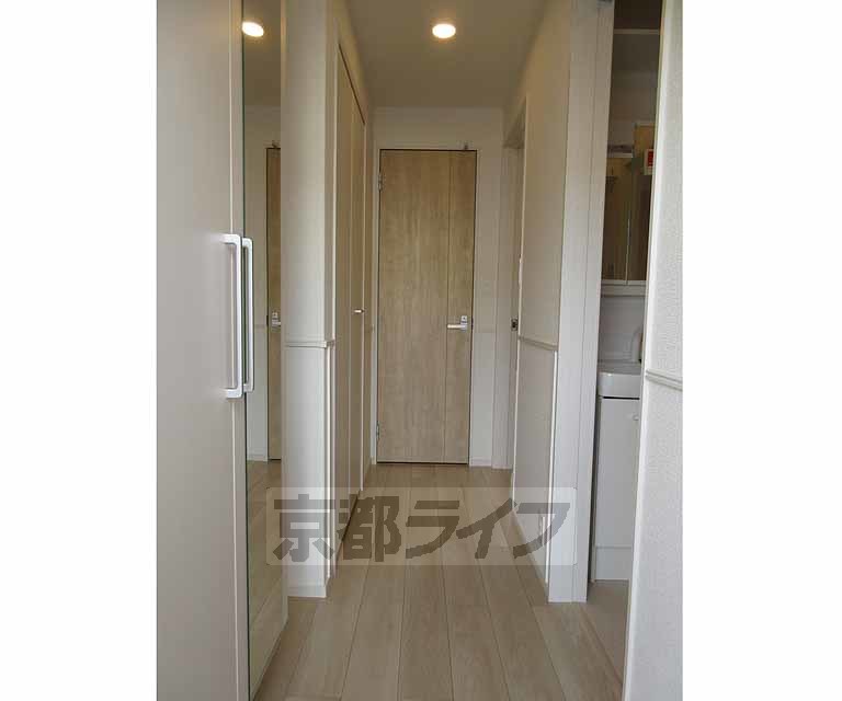 その他部屋・スペース　奥行きのある廊下です