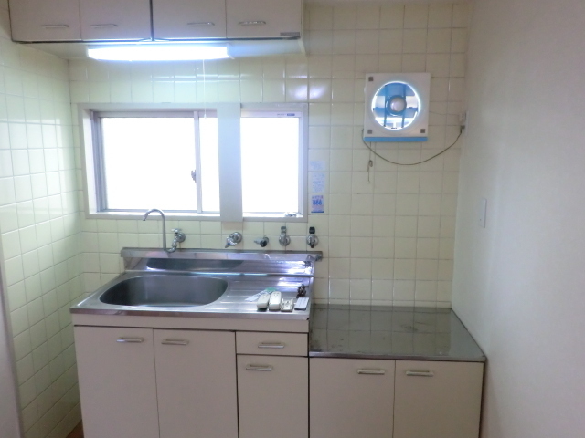 キッチン　ガスコンロも置ける広めのキッチン