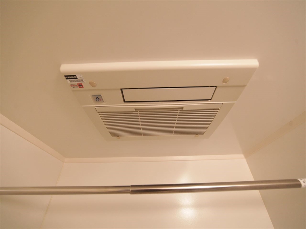 その他設備　浴室暖房乾燥機付き