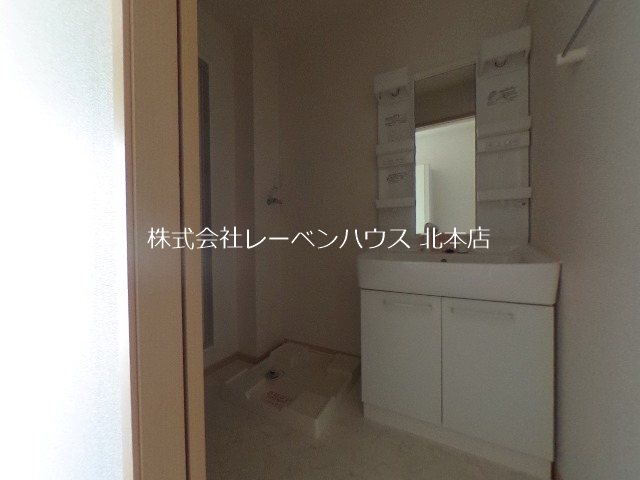 洗面設備　反転間取りの別部屋参考写真です