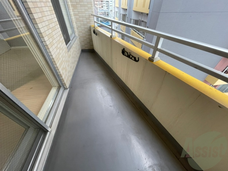 バルコニー　バルコニーです。洗濯物を干すもよし、一息つくもよしですね。