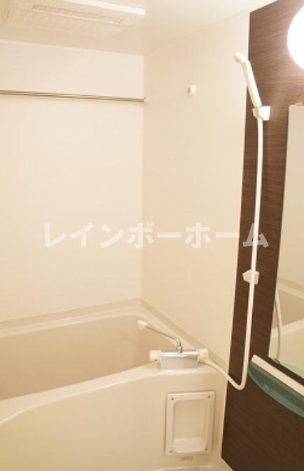 バス・シャワールーム　落ち着いた空間のお風呂です