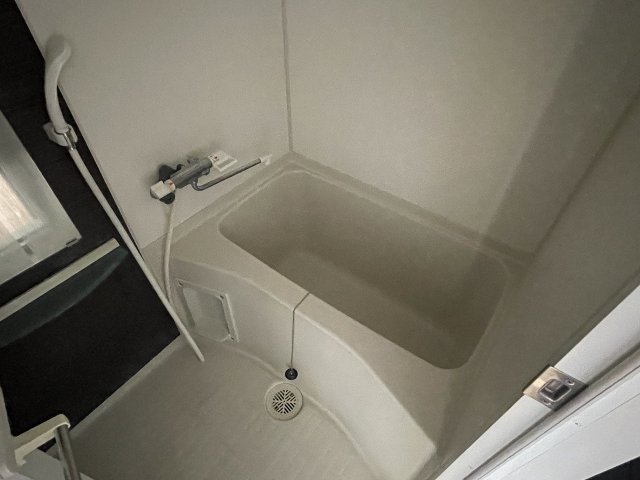 バス・シャワールーム　コンパクトで使いやすいお風呂です