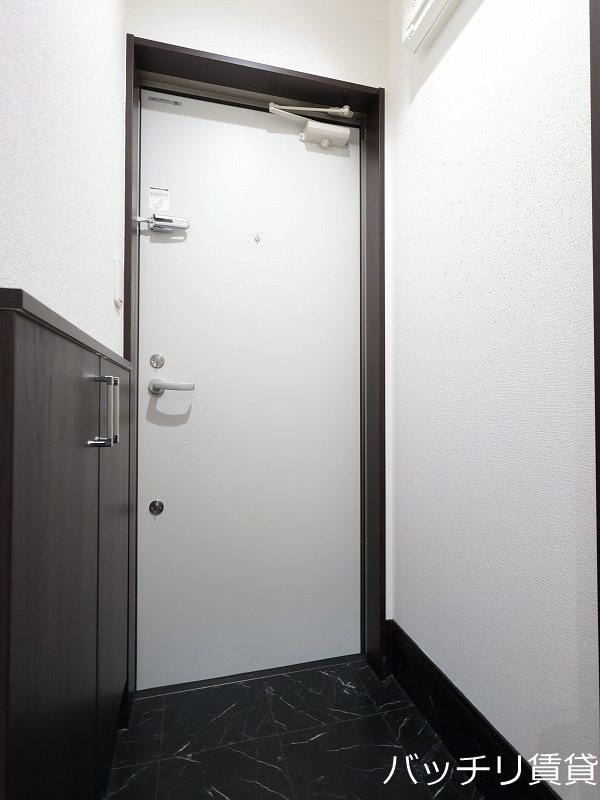 玄関　画像は、同型タイプの為、現状を優先いたします。