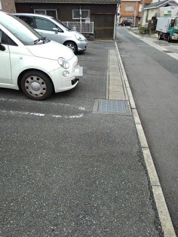 駐車場　駐車場に車を止められます