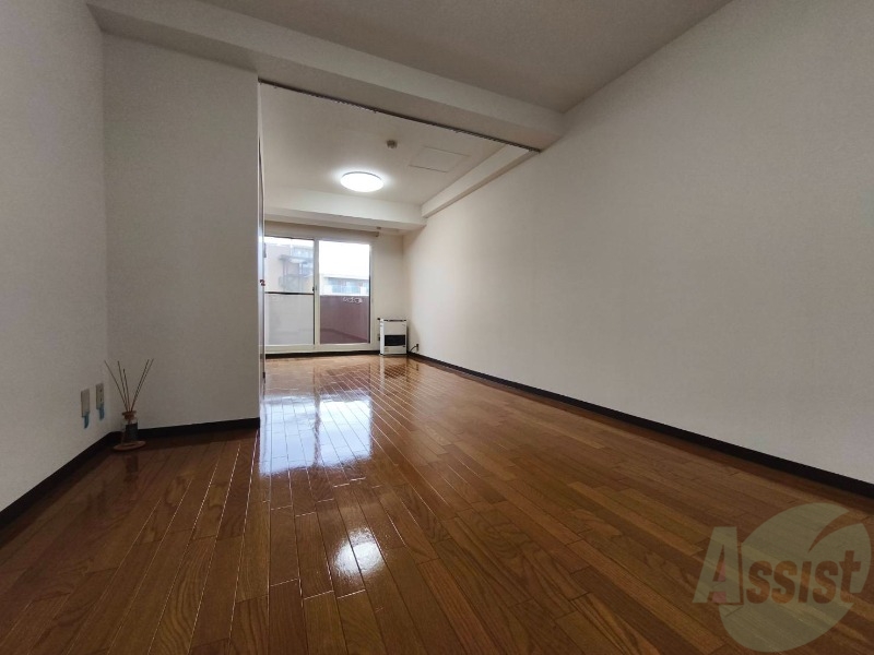 居室・リビング　広くてキレイなお部屋が広がっていて、充実した生活が送れそう。