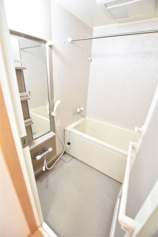 バス・シャワールーム　同物件、別号室の写真です。