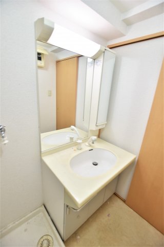 洗面設備　同物件、別号室の写真です。