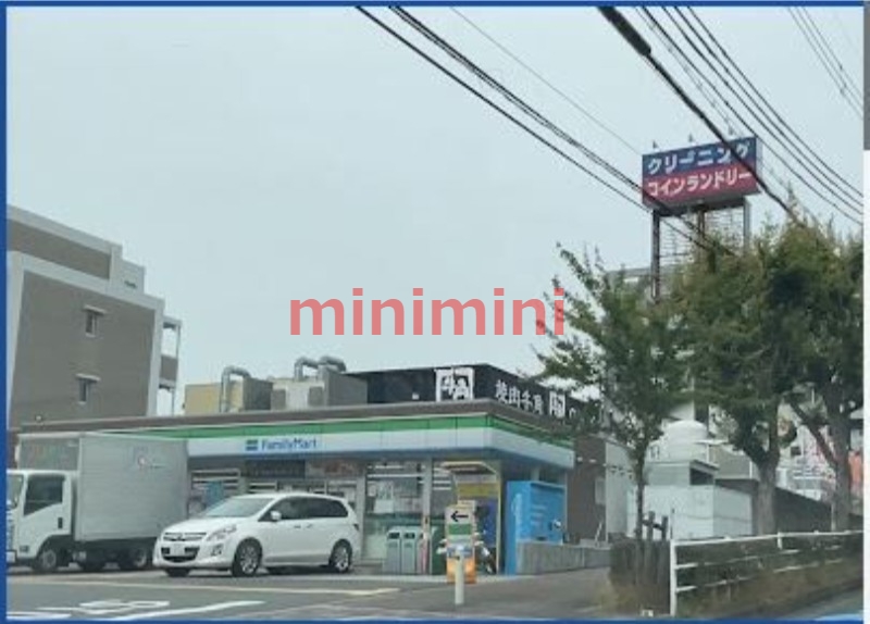 コンビニ　ファミリーマート吹田上山手町店（コンビニ）まで421m
