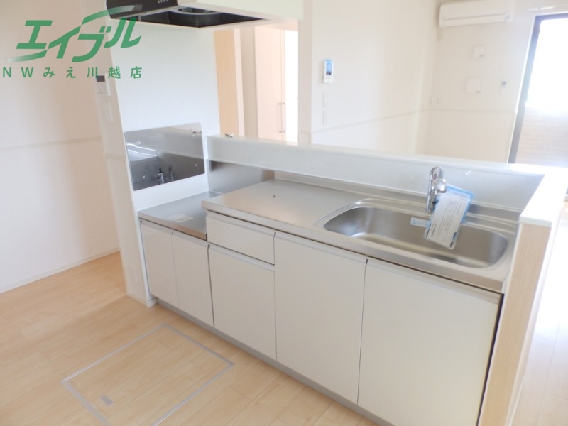 キッチン　別部屋参考写真です