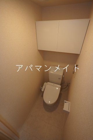 トイレ　落ち着いた色調のトイレです