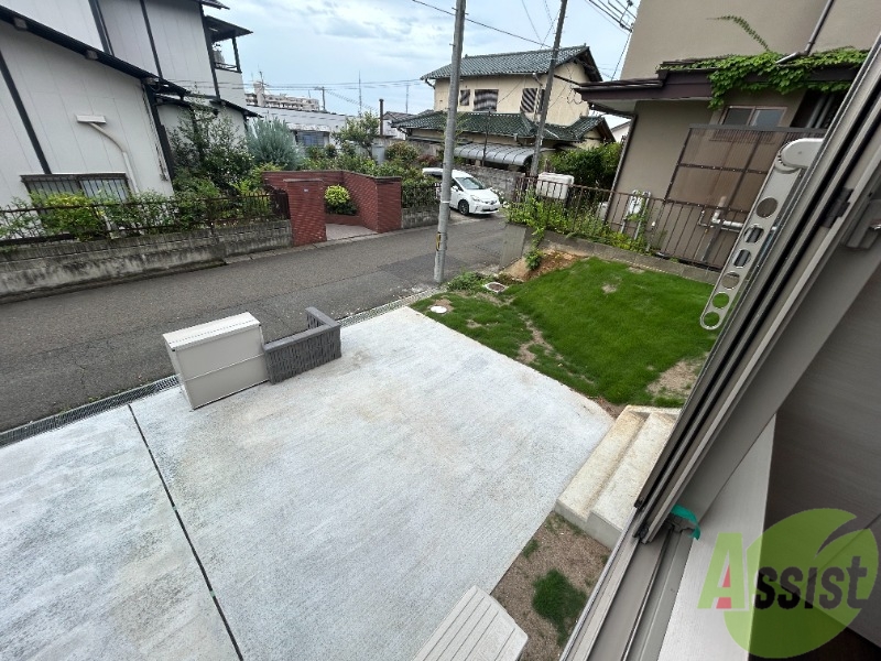 バルコニー　ベランダは開けていて解放的な作りになっております。