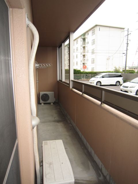 バルコニー　日当たりの良いベランダ