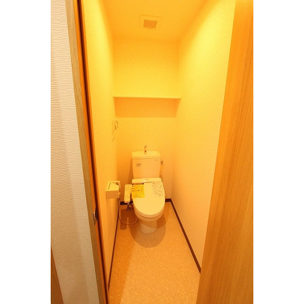 トイレ　※別室同じ間取りの写真。現況を優先します。