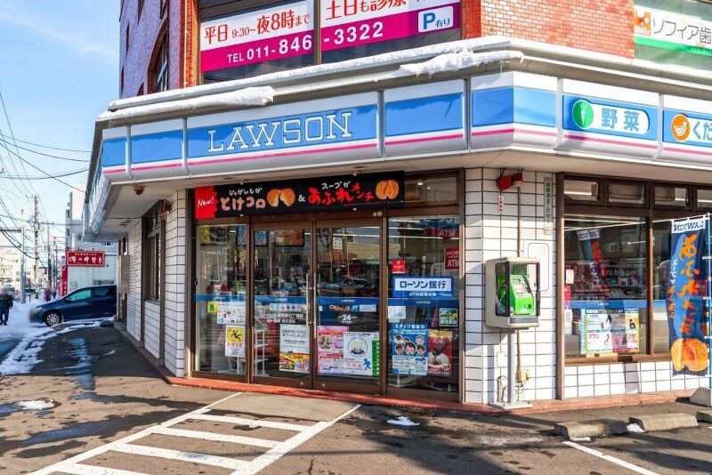 コンビニ　ローソン札幌南郷7丁目店（コンビニ）まで111m