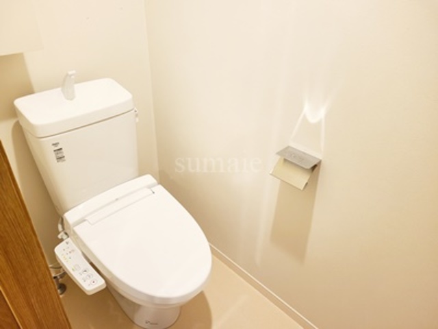 トイレ　温水洗浄便座です☆