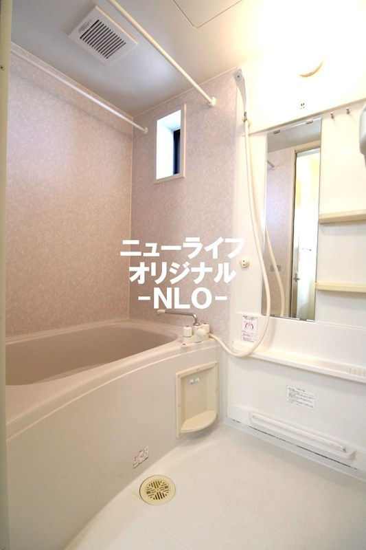 バス・シャワールーム　自然光の入るバスルームでくつろぎのひと時を☆