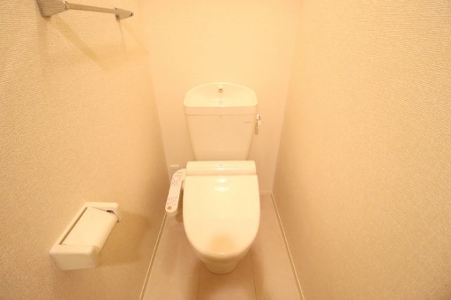 ＪＲ高崎線 深谷駅 徒歩7分 3階建 築15年のトイレ写真