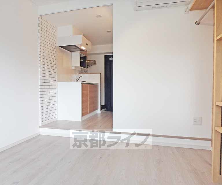居室・リビング　綺麗なフローリングのお部屋です。