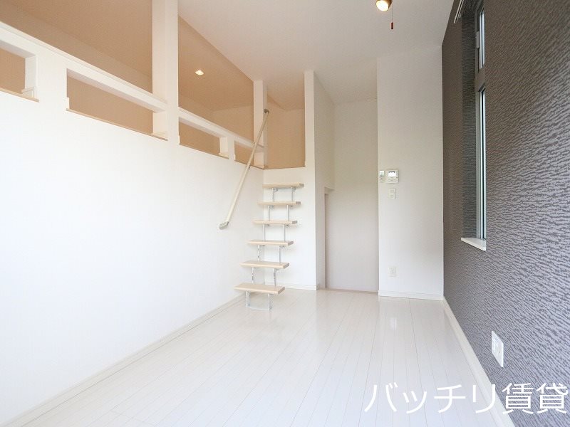 居室・リビング　同型タイプの為、現状を優先致します。