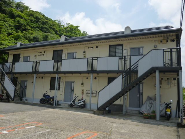 建物外観　敷地広めです。