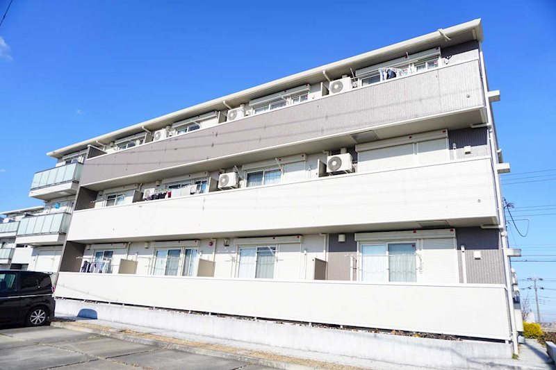 建物外観　吉川駅徒歩7分