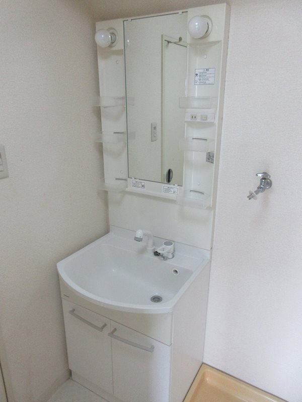 洗面設備　反転同間取り居室の写真となります。