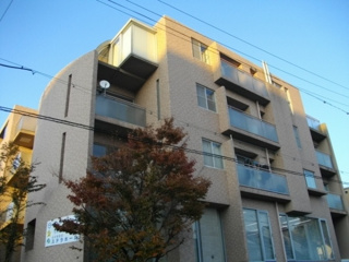 建物外観　エレベーター付きで重い荷物も楽に運べます