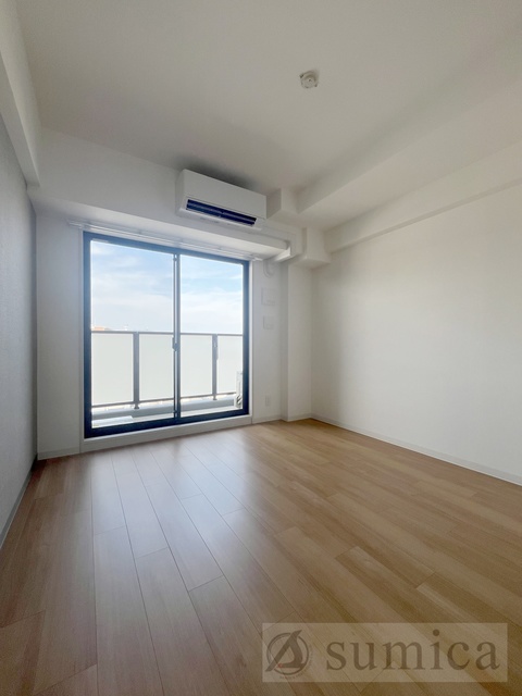 バルコニー　ワンちゃんも嬉しい明るいお部屋です